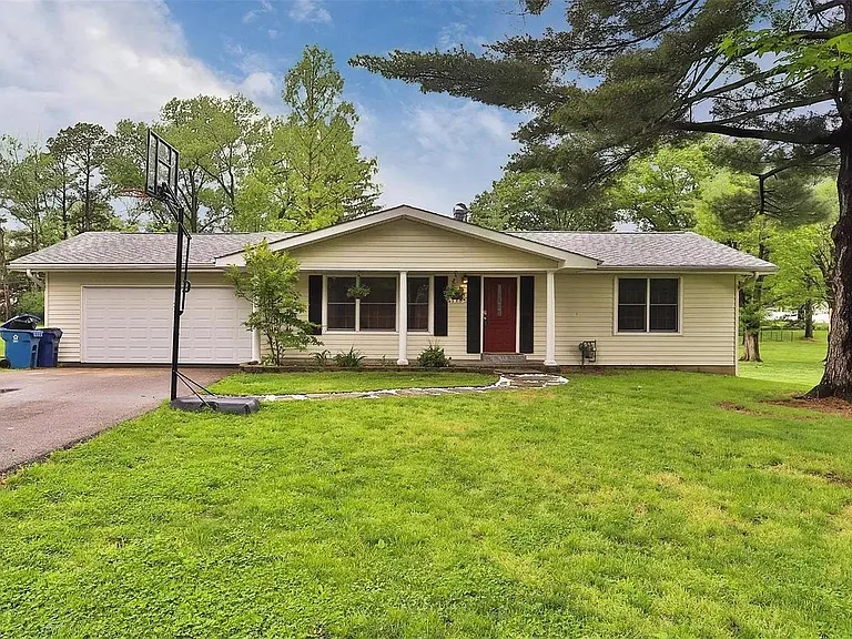 118 Irene Dr — Photo 1