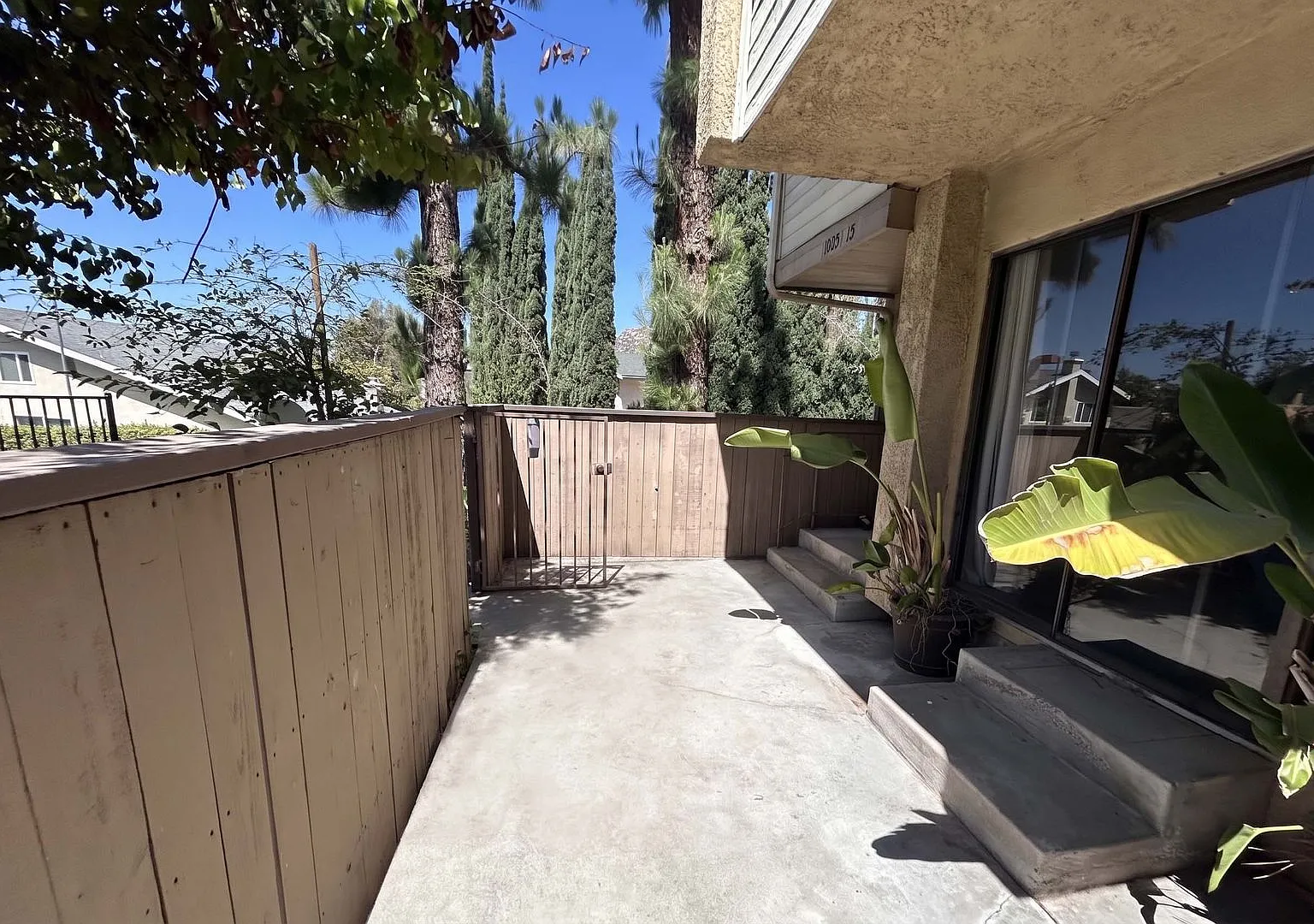 Charming End-Unit Townhome in the Heart of Chatsworth — Photo 3
