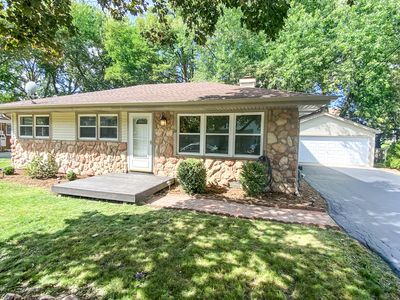 10 N Circle Ave, Pt Barrington, IL, 60010