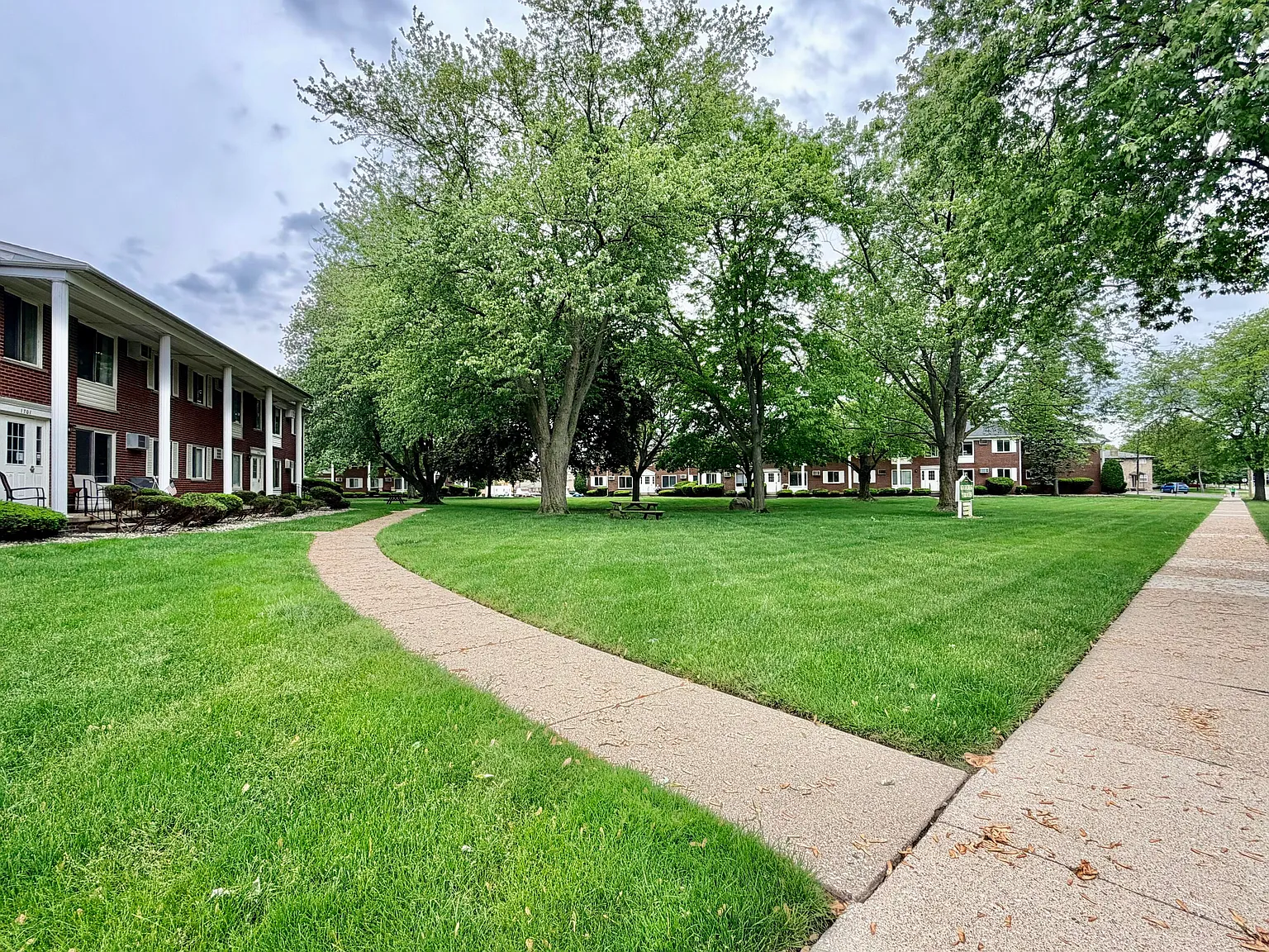 2 bed, 1.0 bath, 900 sqft, $1,175 — Photo 4