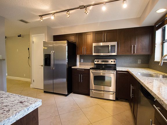 5th image of 3407 Water Oak Dr #1405