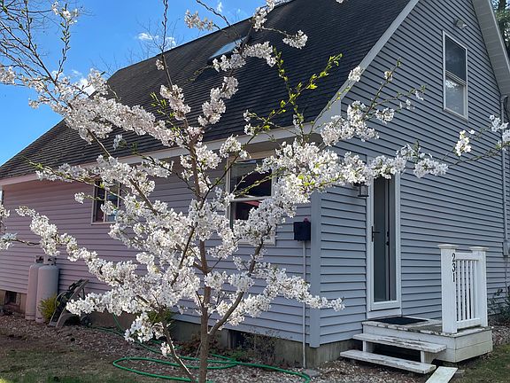 2nd image of 231 N Shore Rd