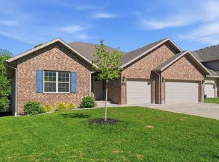 831 N Grapevine Rd, Springfield, MO 65802