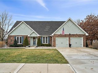 1131 SW Kimstin Ct, Blue Springs, MO 64015