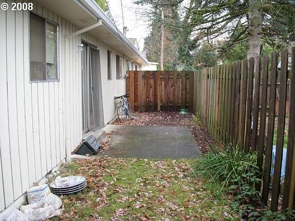 Fenced yards & patios