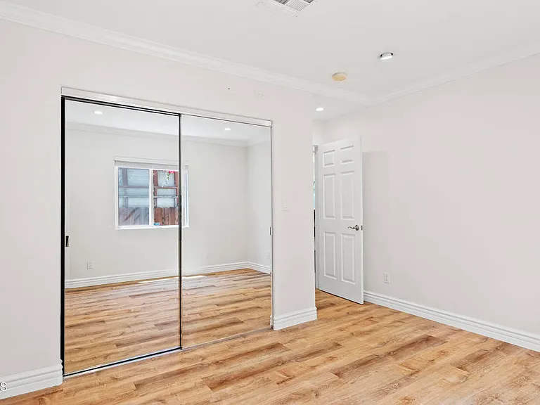 4951 Enfield Ave — Photo 17