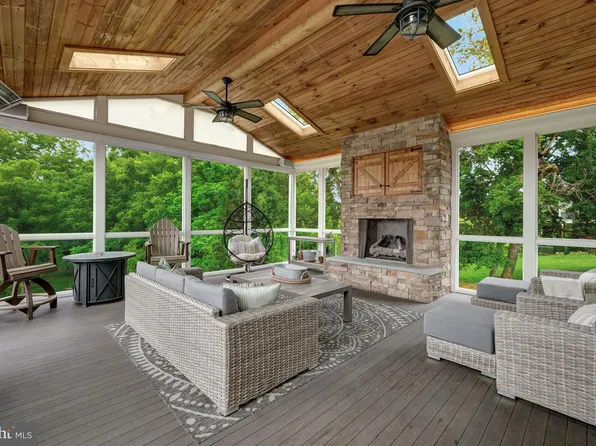 15019 Lynnford Ct, Waterford, VA 20197