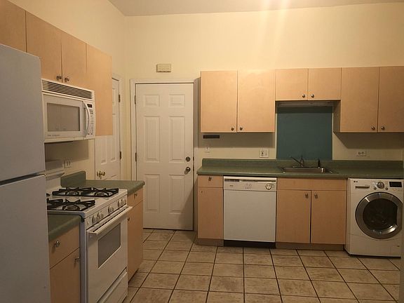 4th image of 2337 W Ohio St #1R