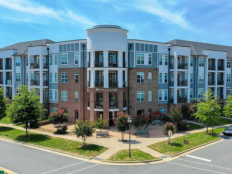 Holly Crest Apartments — Photo 1