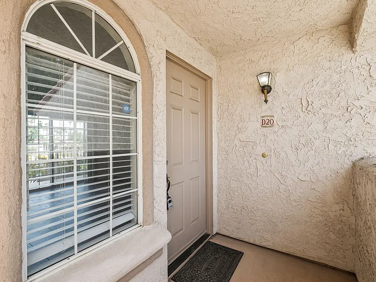 505 S Farrell Dr #D20 — Photo 2