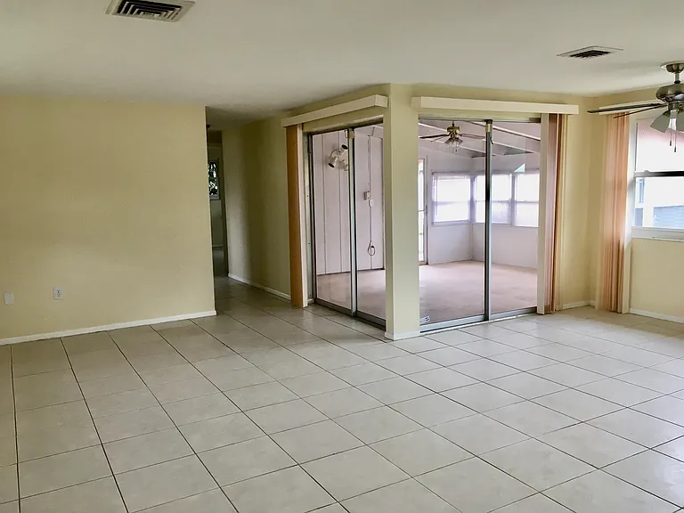 105 Sandhurst Dr — Photo 3