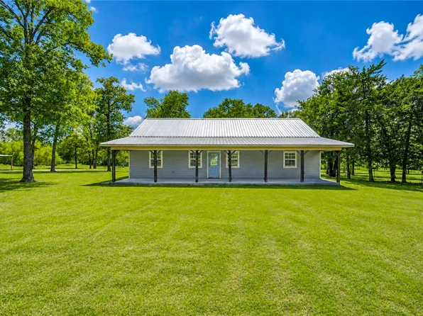 8805 Sun Oil Rd, Brenham, TX 77833