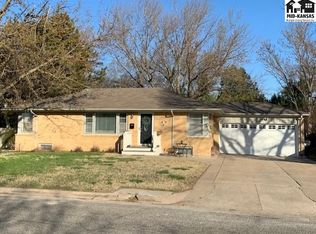 5 Lazy Ln, Hutchinson, KS 67502