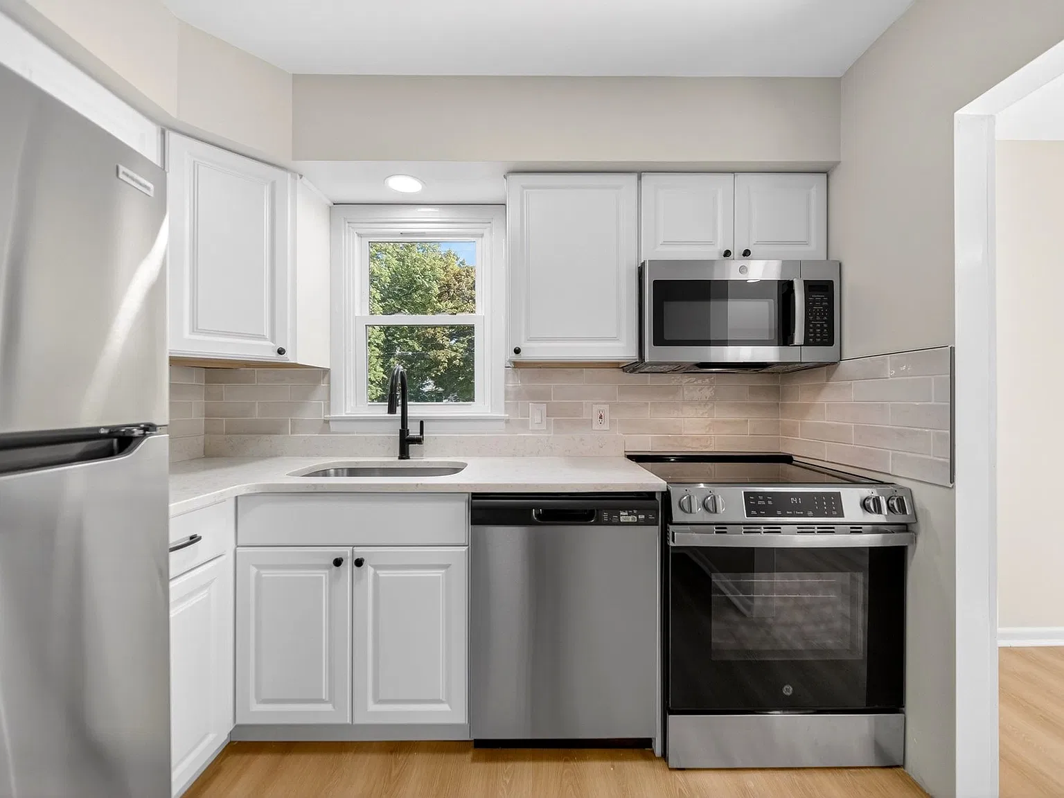 Beach Street Apartments — Photo 1