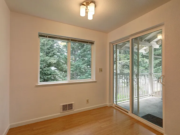 4231 NE 5th St #D203 — Photo 6
