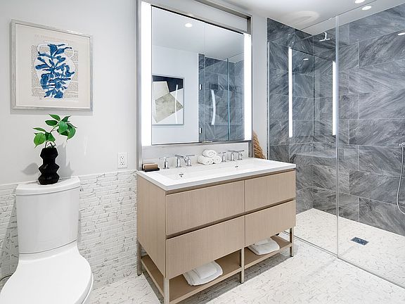 5th image of 500 W 45th St #330