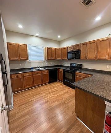 5th image of 519 Fairmont St