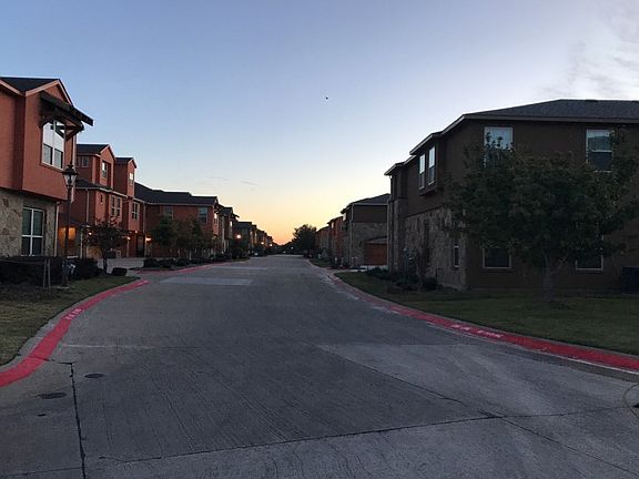5th image of 2650 Venice Dr Unit 2