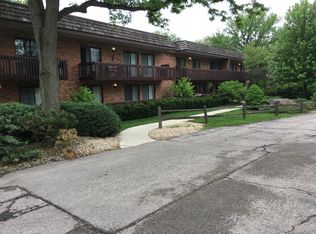 8200 Woodglen Ln APT 102, Downers Grove, IL 60516