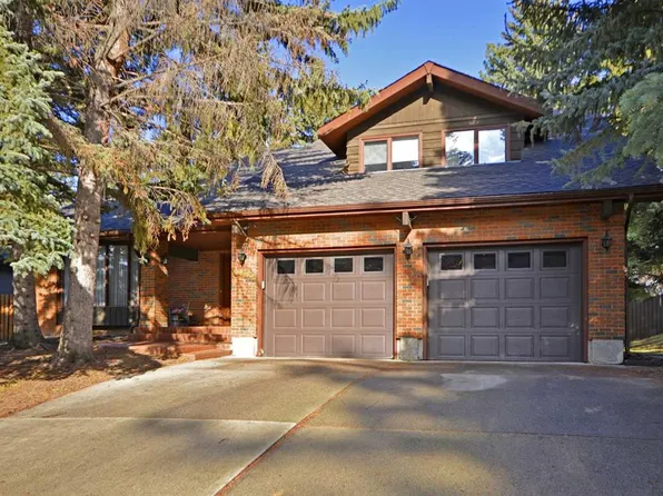 268 W Pump Hill Gdns SW, Calgary, AB T2V 4M6