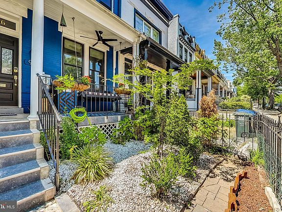 4th image of 906 8th St NE