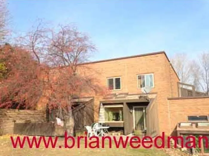 350 Oakwood Dr — Photo 4