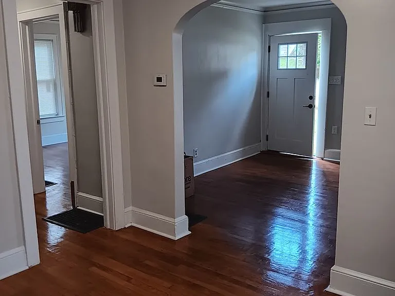 246 Mathewson Pl SW — Photo 2