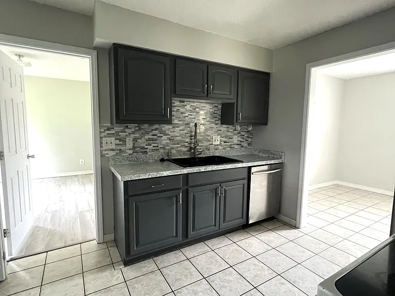 608 Kimberly Dr — Photo 8