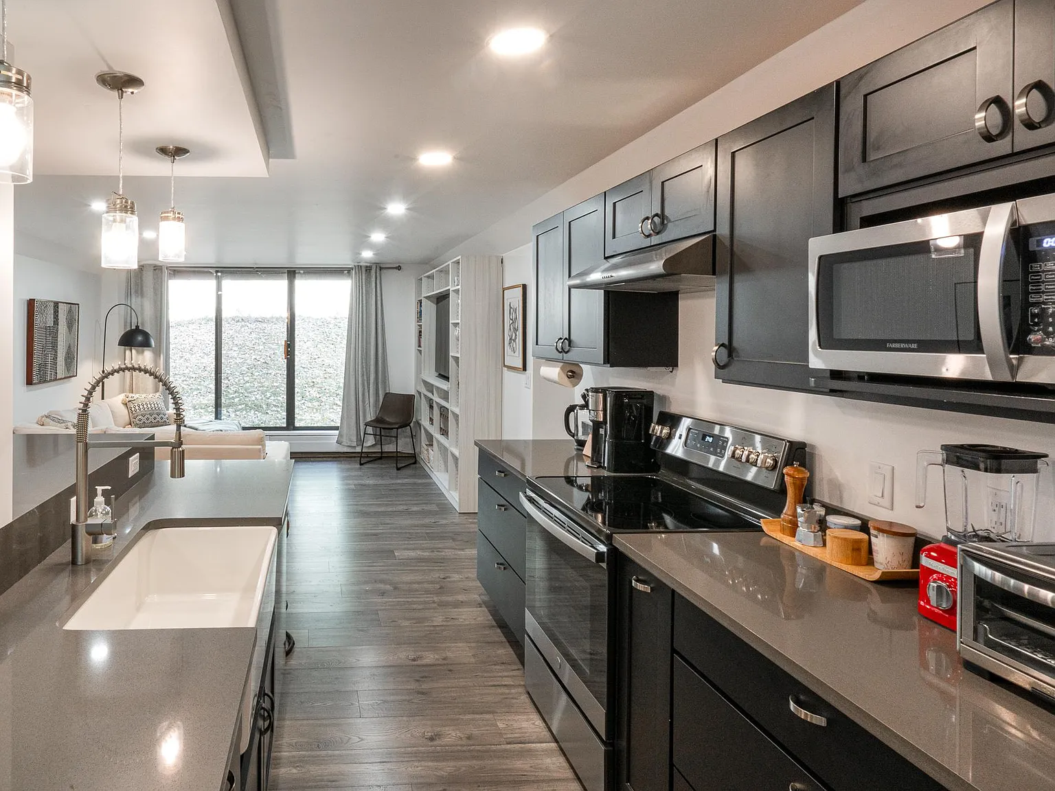 3 bed, 994 sqft, $9,500 — Photo 3
