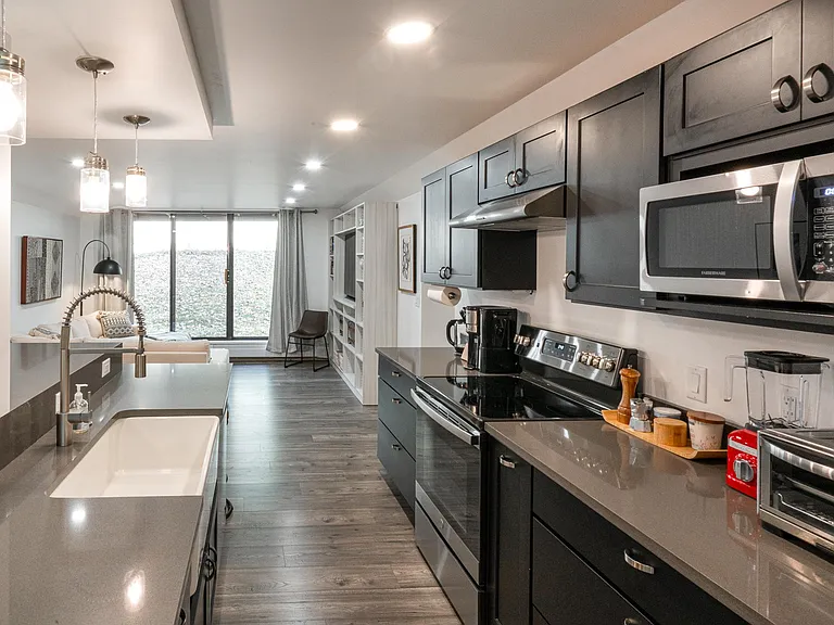 1316 Vine St — Photo 3