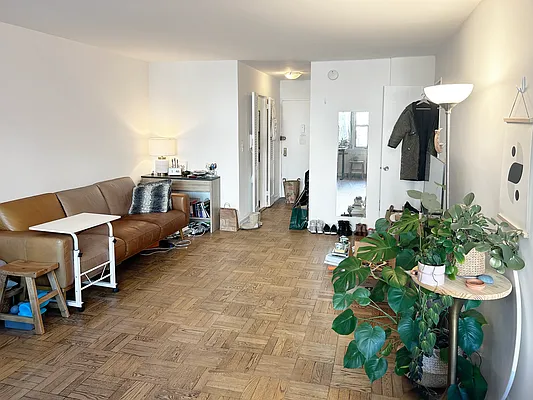 Rented by Buchbinder & Warren | media 4