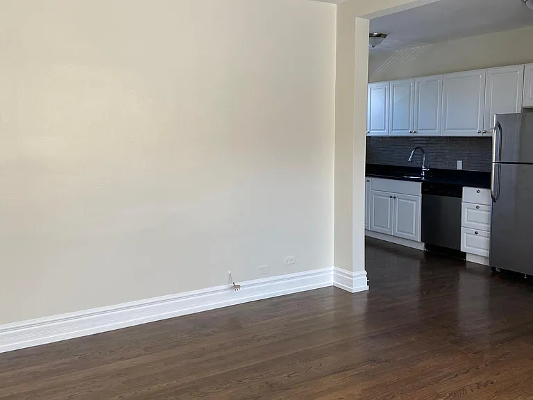 3819 1/2 N Greenview Ave #3 — Photo 2