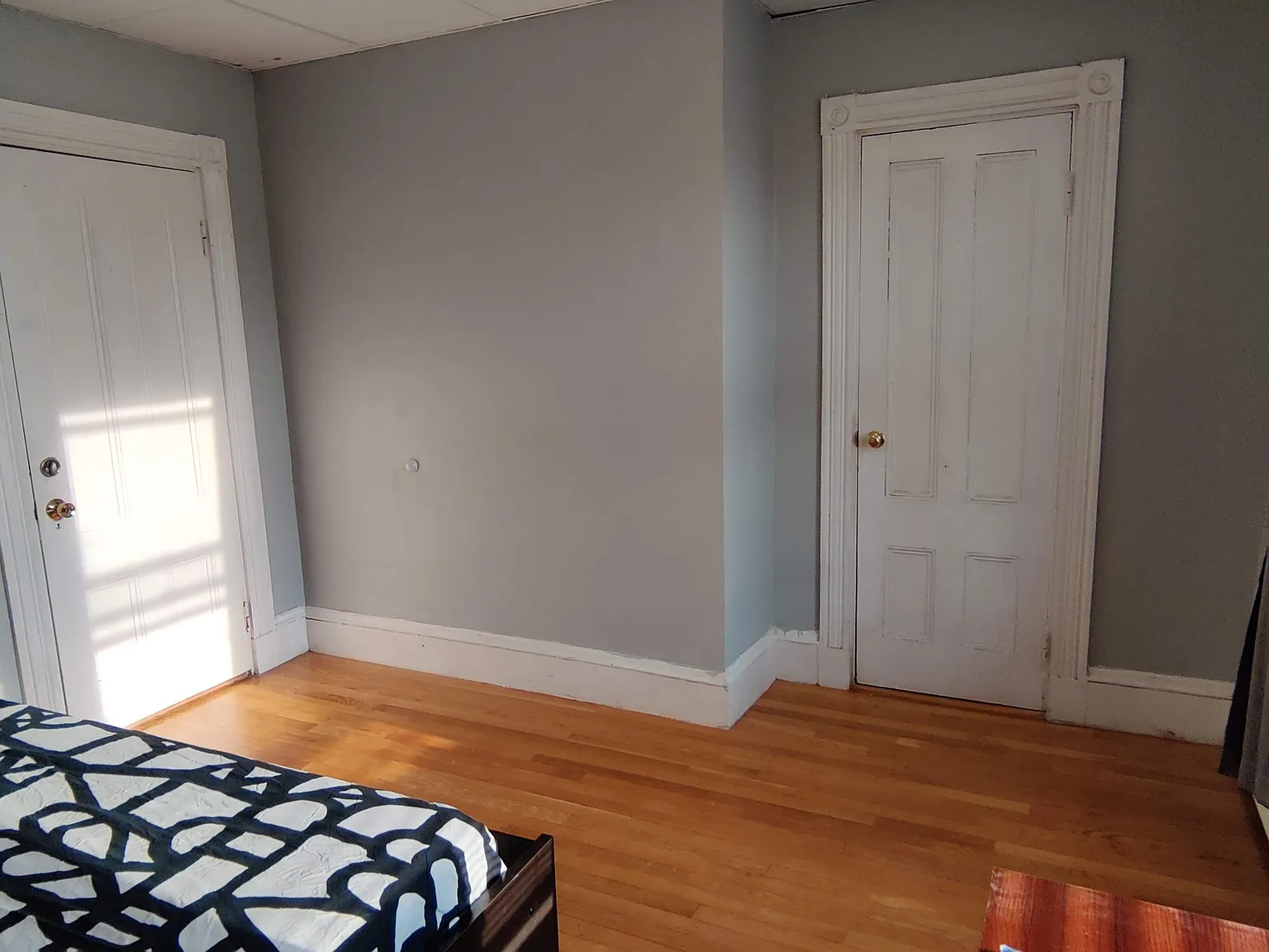 5 bed, 1.5 bath, 9999 sqft, $1,300 — Photo 3