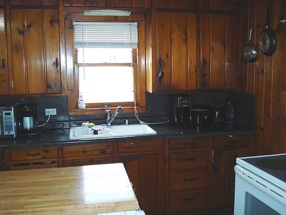 3rd image of 403 Lake St