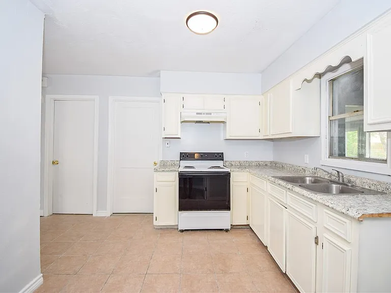 4613 Odem Dr — Photo 10