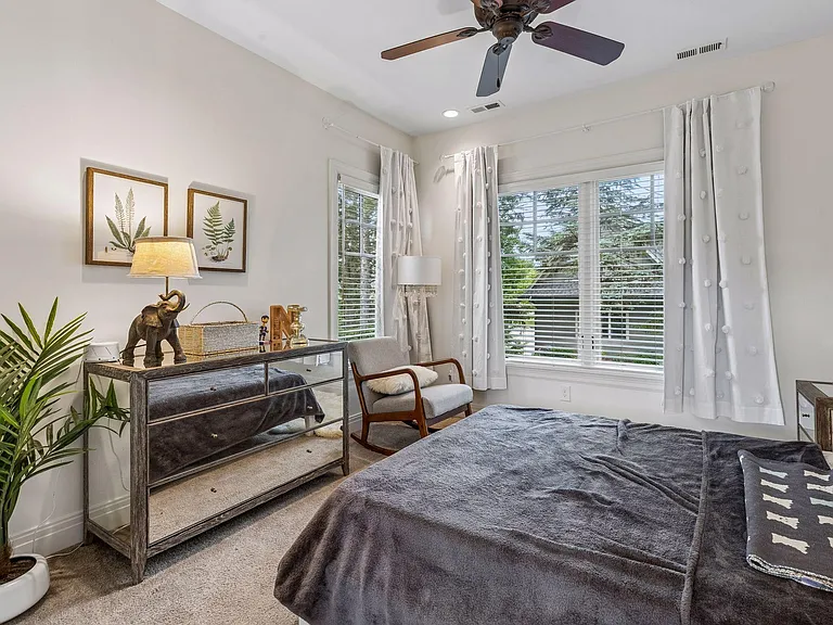 15700 Portico Dr — Photo 50