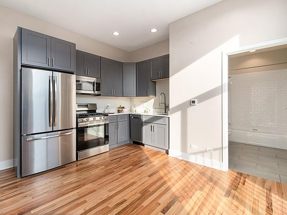 3rd image of 3120 N Broadway St #304