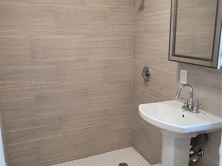620 SW 6th Ave #2 — Photo 12