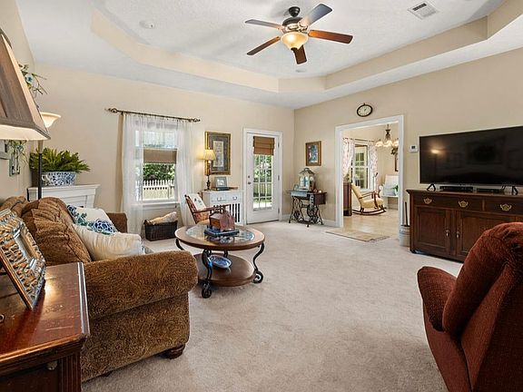 4th image of 1020 Gage Dr