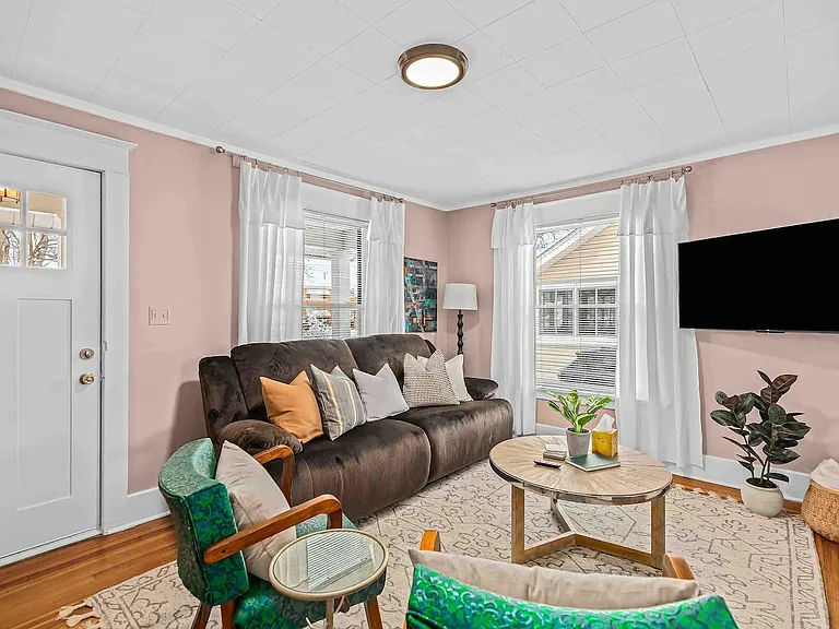 211 Catalpa Dr — Photo 24