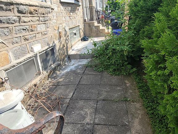 2nd image of 6120 Loretto Ave