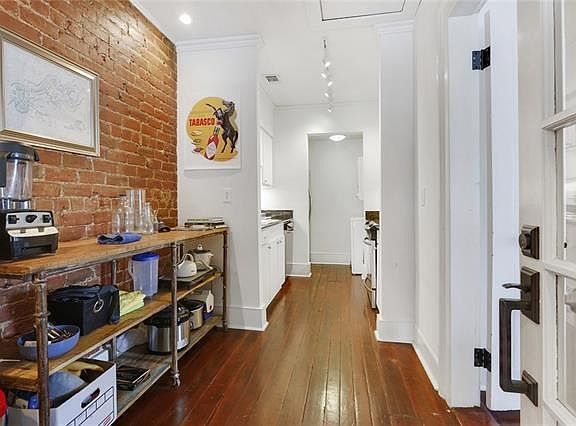 2nd image of 1402 Prytania St #D3