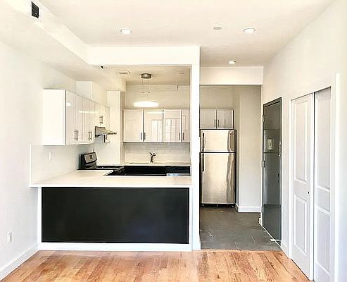 3rd image of 119 Pulaski St #3