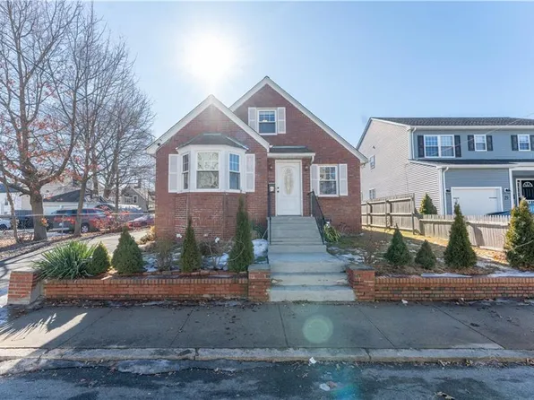 21 John St, Cumberland, RI 02864