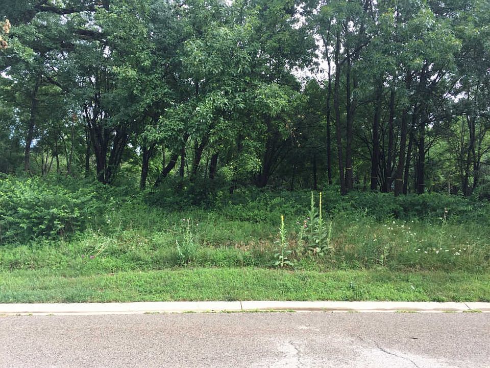 2nd image of 4101 Woodland Holw