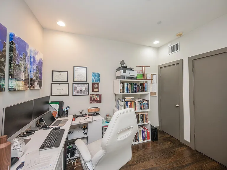 1535 Birdsall St #C — Photo 24