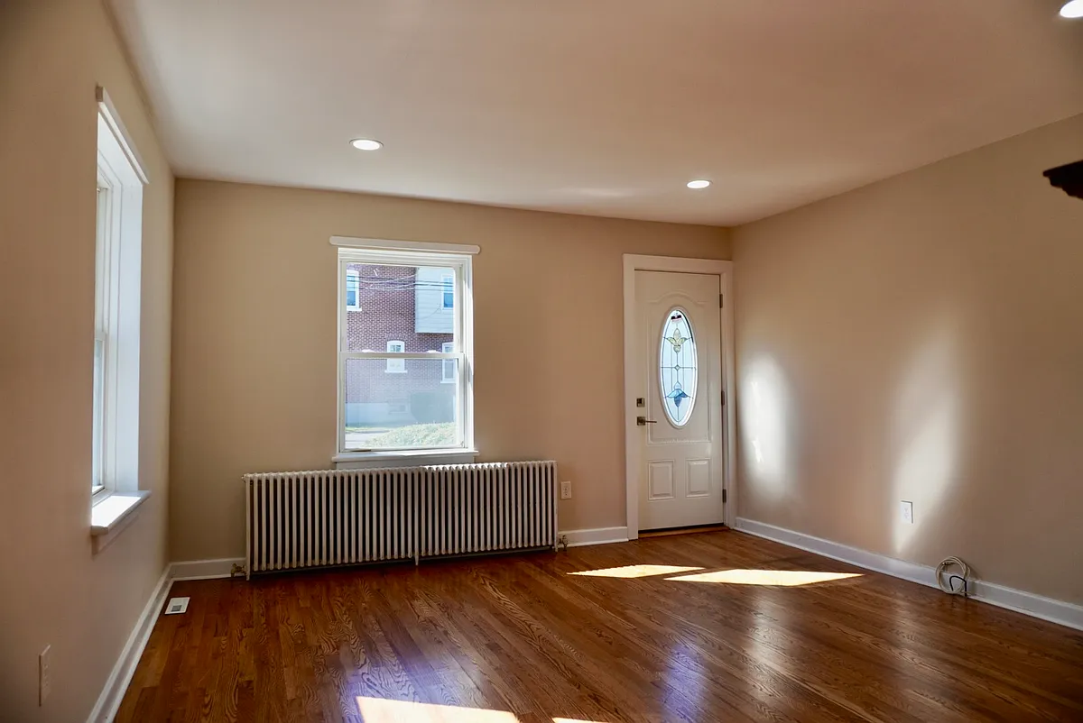 Building Photo - 802 Maple St