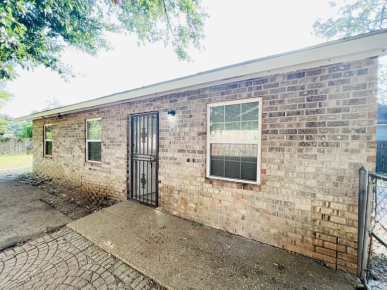 3433 Hollywood St — Photo 4