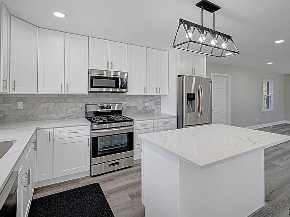 4th image of 22240 W Orchard Ln
