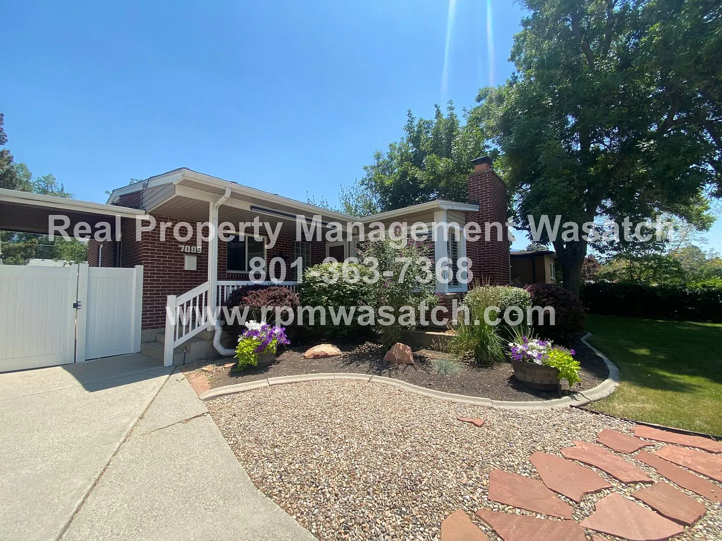 Come see this amazing 5 bedroom, 2 bath home — Photo 2